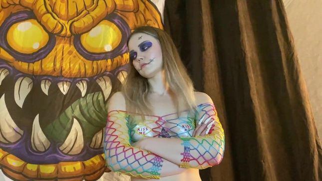 Alexa Mills celebrates Halloween and gives herself in the cap