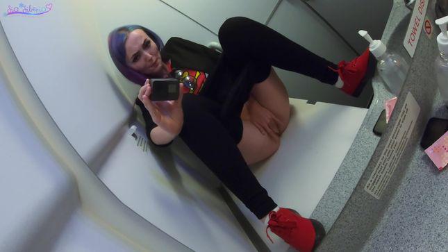 Sia Siberia masturbates pussy in the airplane toilet